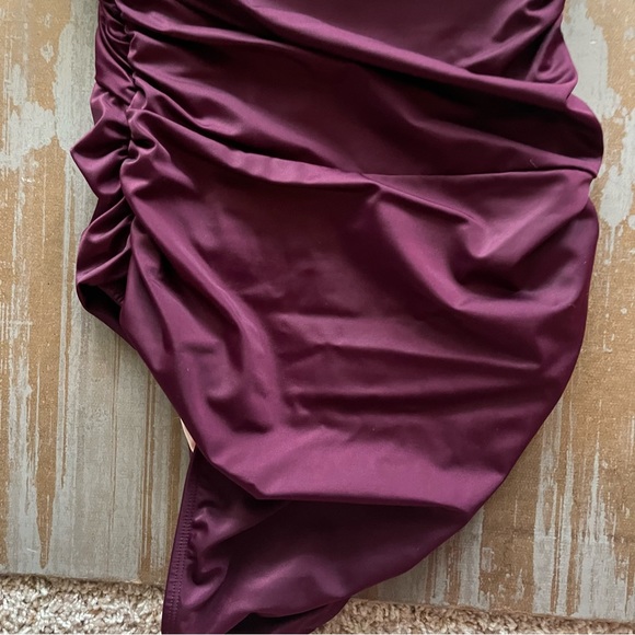 Victoria’s Secret Unforgettable Ruched One Piece Halter Swimsuit Womens 34B - Picture 5 of 6